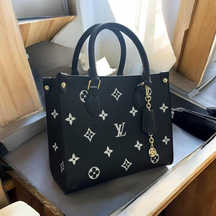 Louis Vuttion Onthego Premium Quality With Box & Carry Bag