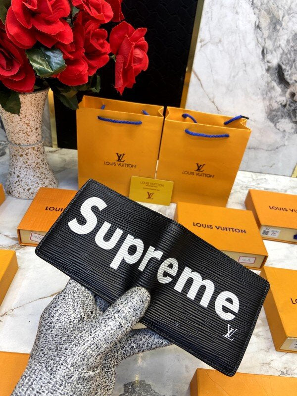 Louis Vuitton Wallet V596