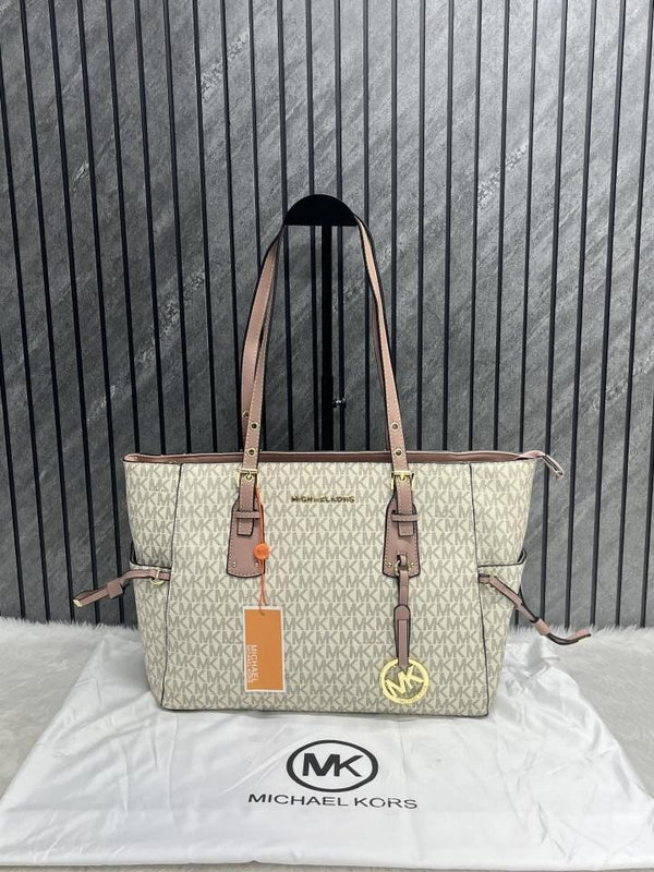Michael Kors Beige-Pink Voyager With Dustcover Premium Highend