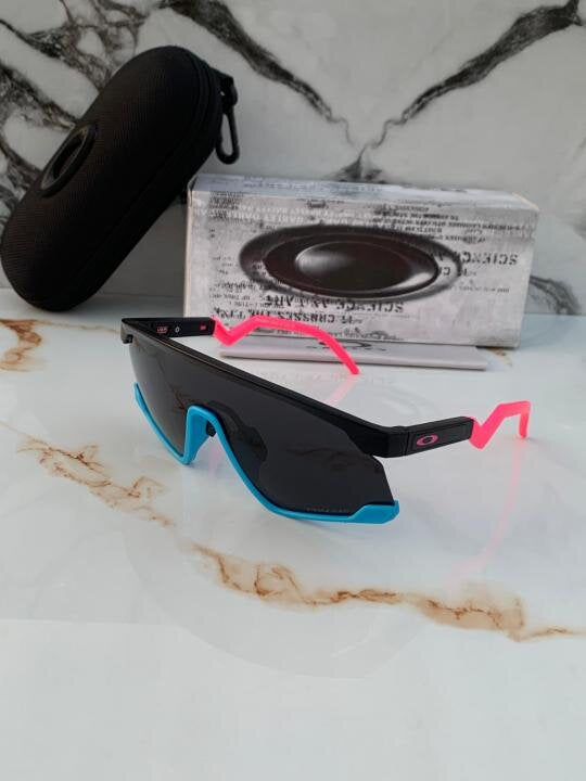 Oakley 9280 Black Blue Pink