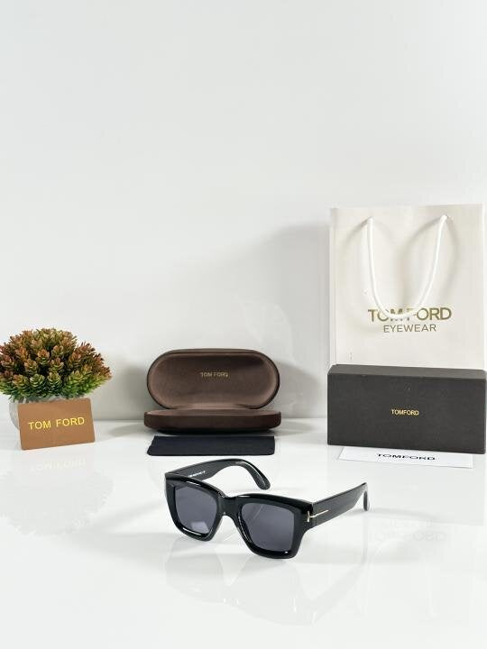 Tomford 184 Black 5899
